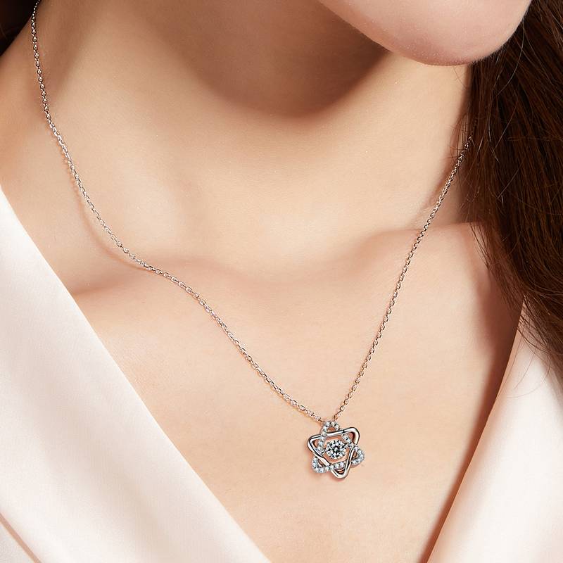 Dynamic Hexagonal Heart S925 Silver Plated Platinum Moissanite Diamond Necklace 50 Points D-Class